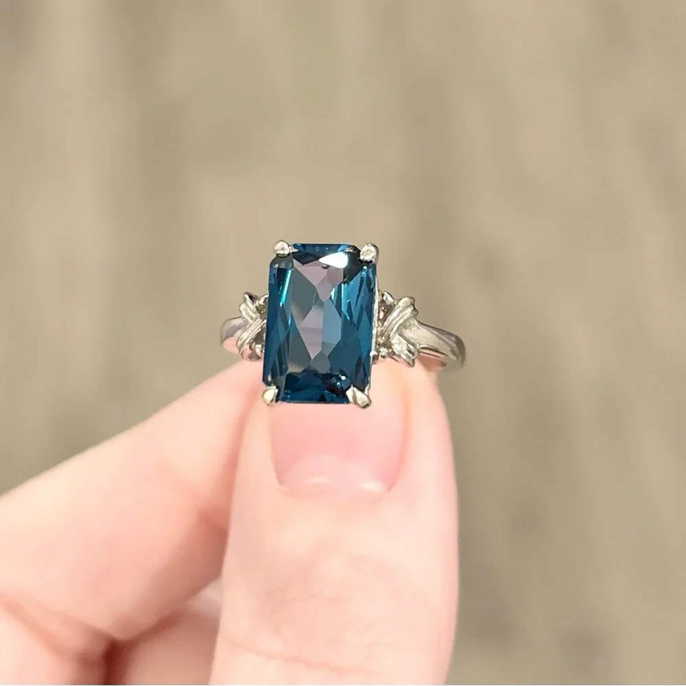 10K London Blue Topaz large 12x8mm Radiant rectangular cut white gold ring - Picture 3 of 10